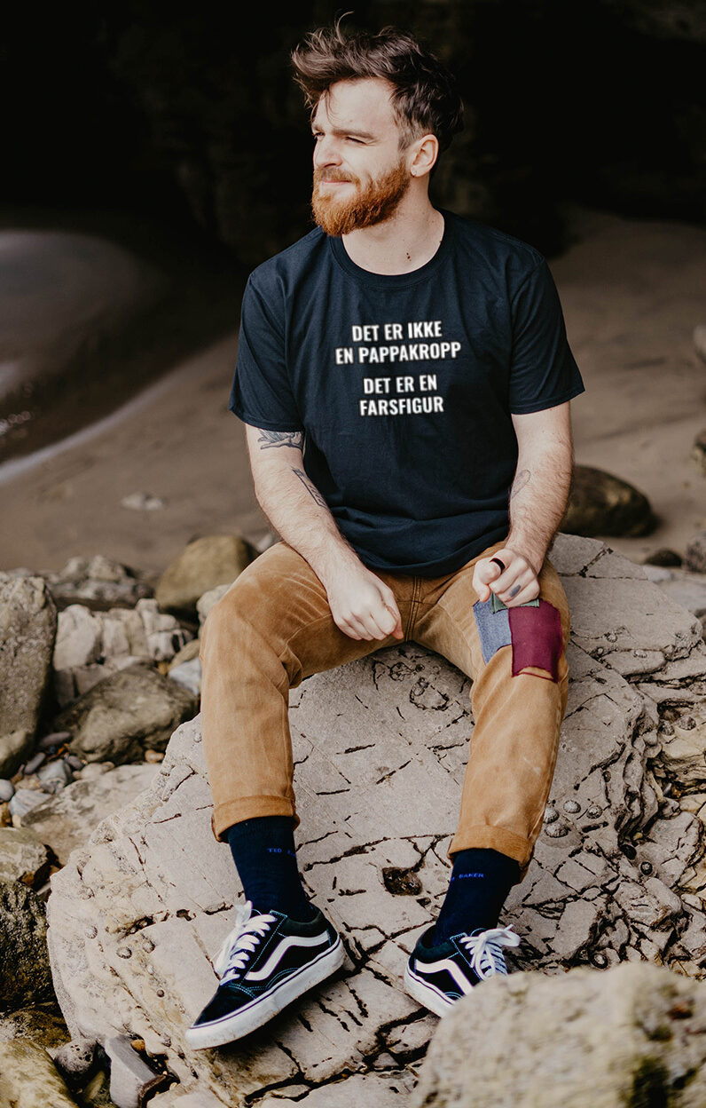 «Pappakropp farsfigur» – Classic Crewneck T-skjorte Herre - Bilde 4