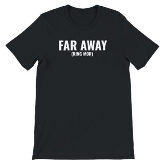 «Far away (ring mor)» – svart t-skjorte med hvitt trykk på brystet, sett forfra